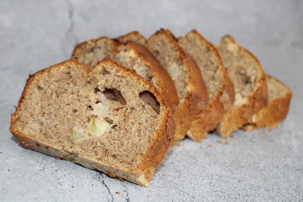 Apple Cinnamon Cake 