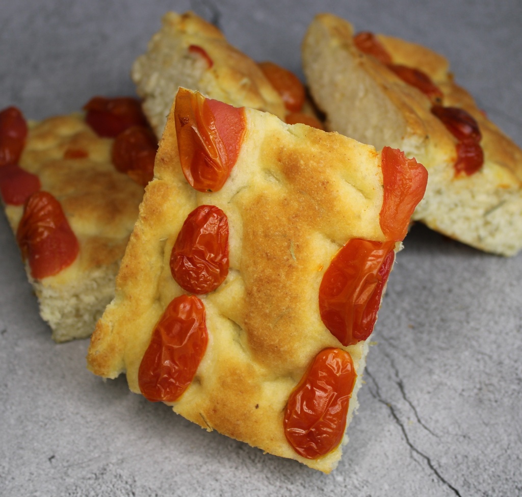 Focacia With Rosemary & Cherry Tomato - 6 Pieces