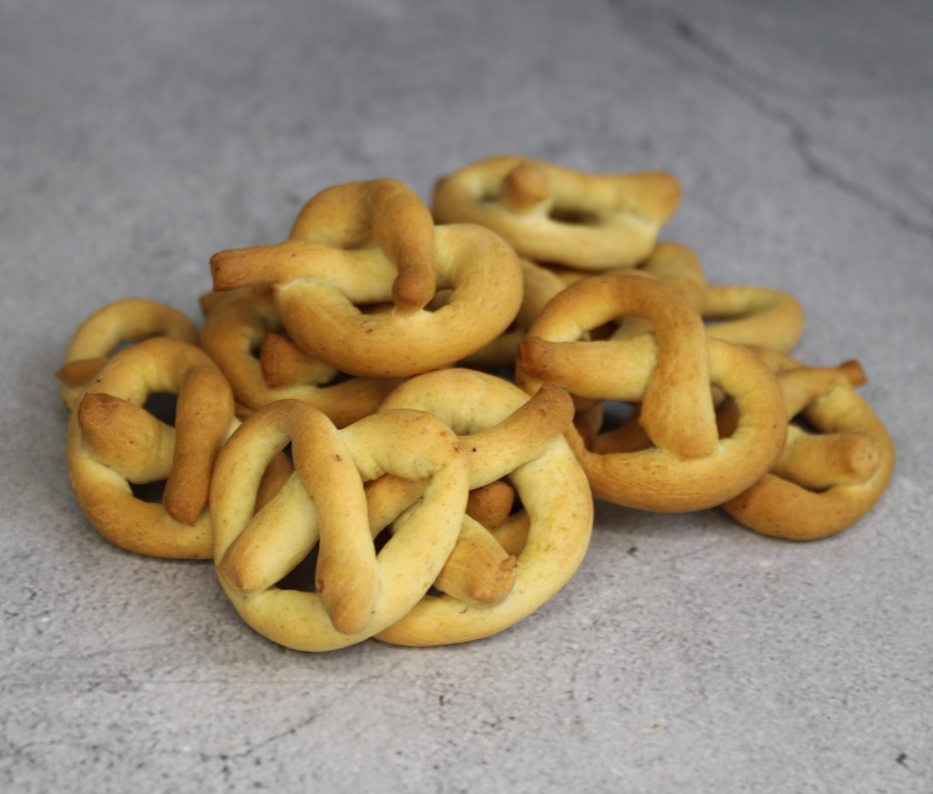Cinnamon Pretzels - 200 Grams